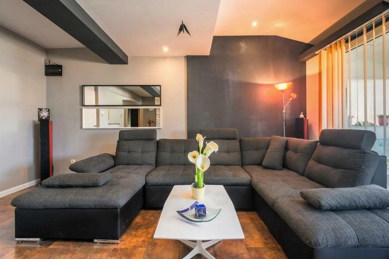 Boki Apartment Split contacts